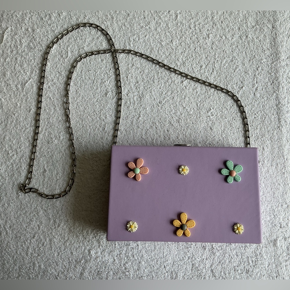 Elegant Floral Lavender Clutch - Picture 2 of 12